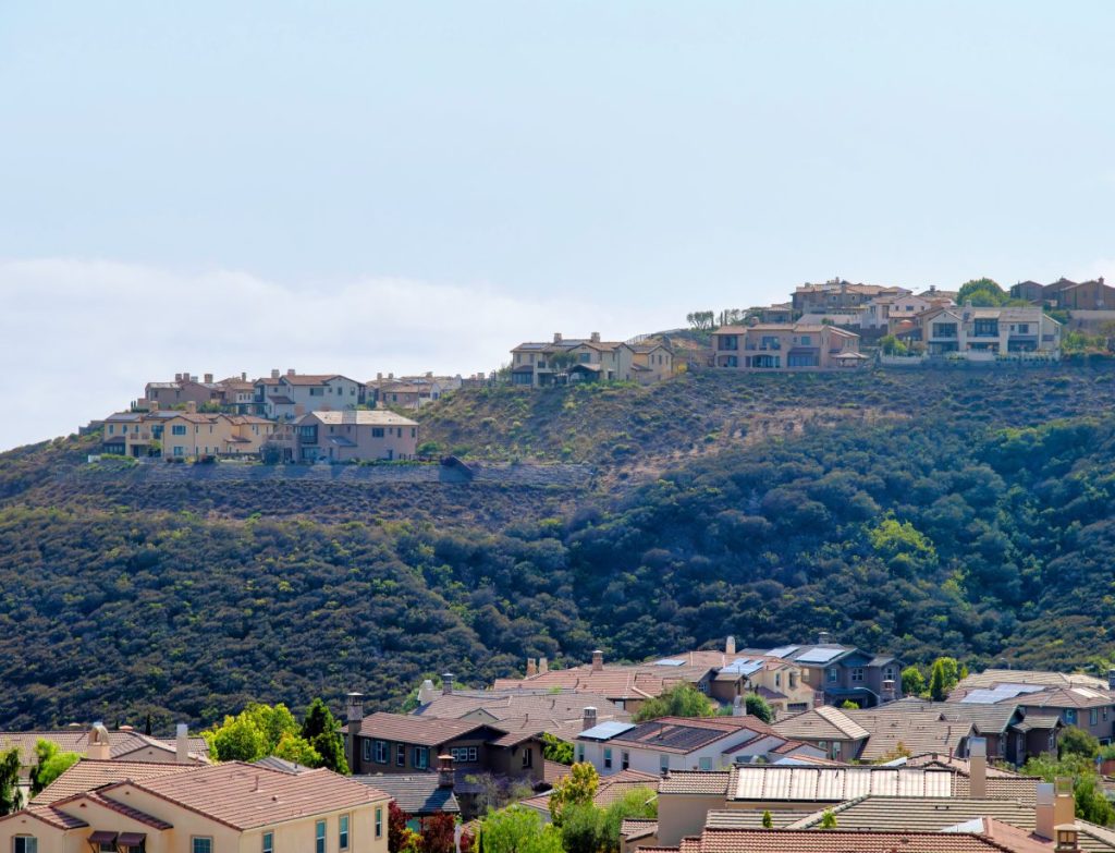 California houses on a hill susceptible to landslide damage.